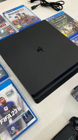 PS4 (PlayStation 4) Negra + 2 Mandos + 6 Juegos