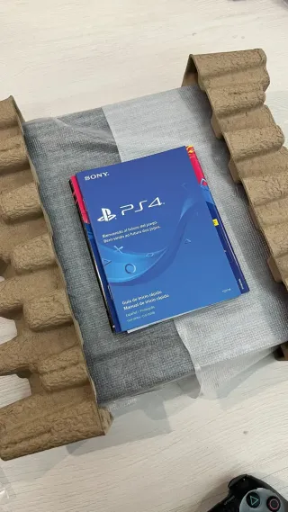 PS4 (PlayStation 4) Negra + 2 Mandos + 6 Juegos