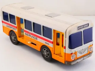 ANTIGUO AUTOBÚS DE HOJALATA DE 1966