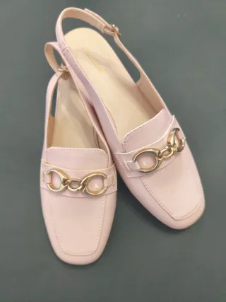 Zapatillas Slingback Rosa con Detalle Dorado