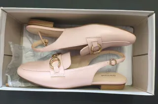 Zapatillas Slingback Rosa con Detalle Dorado