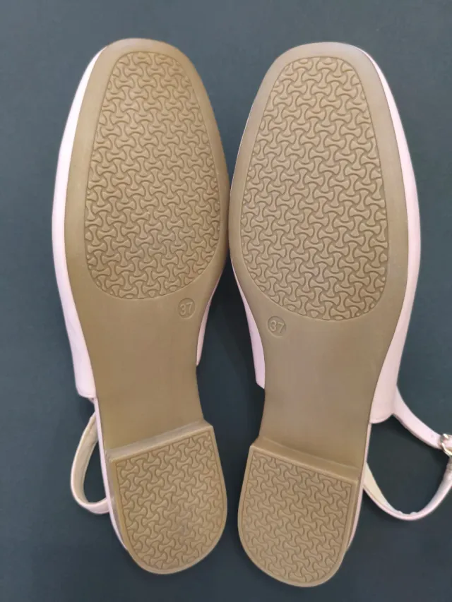 Zapatillas Slingback Rosa con Detalle Dorado