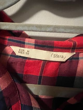 Camisa de cuadros roja y azul