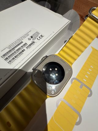 Apple Watch Ultra Titanio Plata y Amarillo