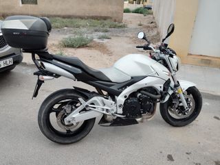 Suzuki GSR600 Blanca