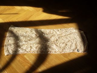 Fular elegante crema y calado