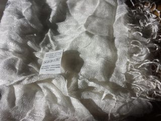 Fular elegante crema y calado