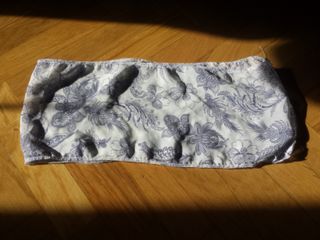 Fular elegante crema y calado