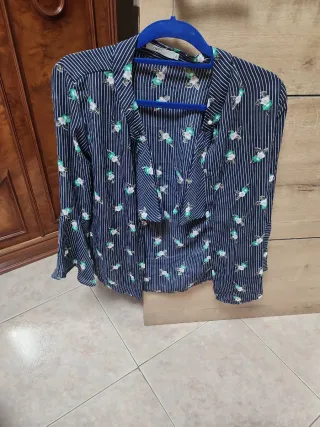 Camisa de rayas con flores