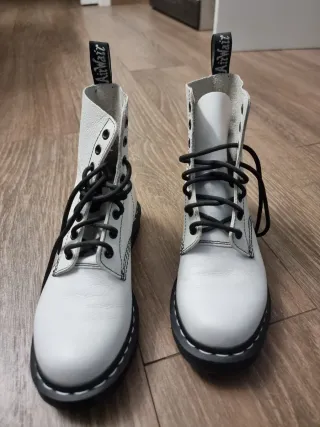 Botas Dr. Martens Airwair Blancas