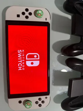 Nintendo Switch OLED Blanca y Negra