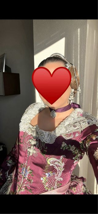 Traje de Fallera color berenjena