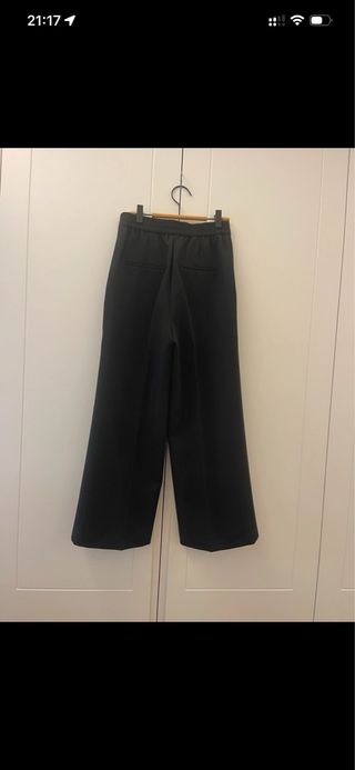 Pantalón negro Zara