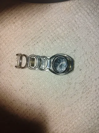 Reloj de pulsera plateado