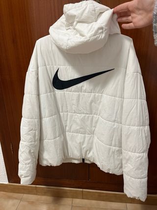 Chaqueta Nike Blanca con Cremallera
