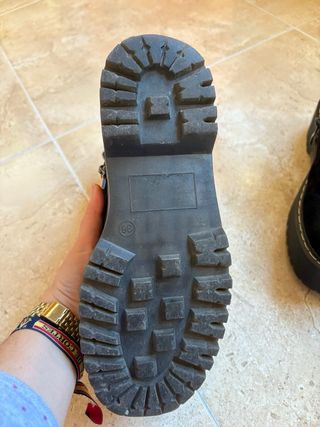 Botas negras con cordones y plataforma