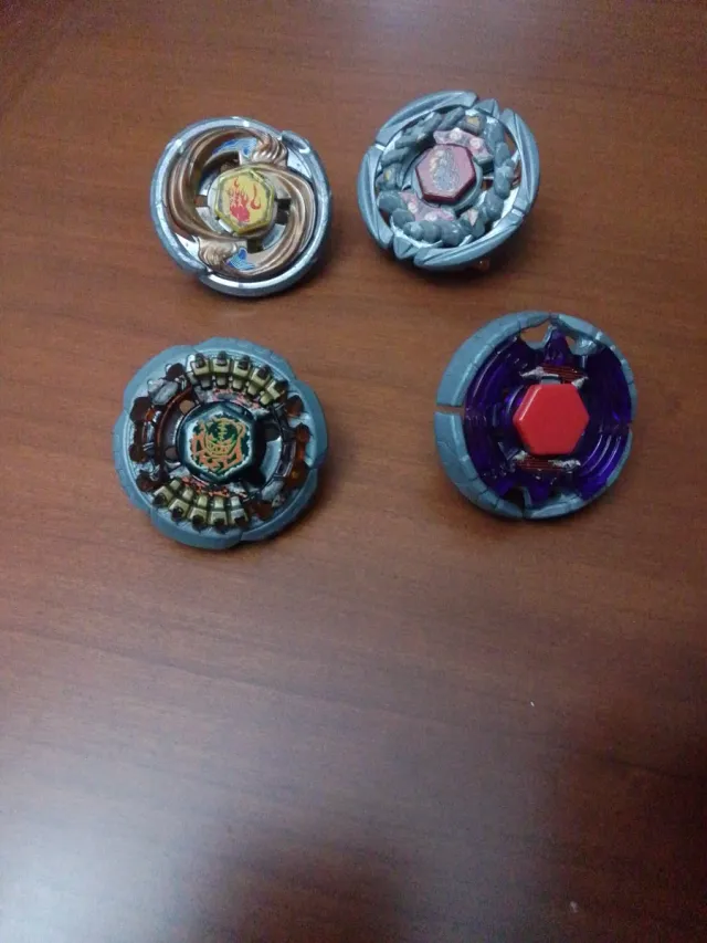 4 Beyblades
