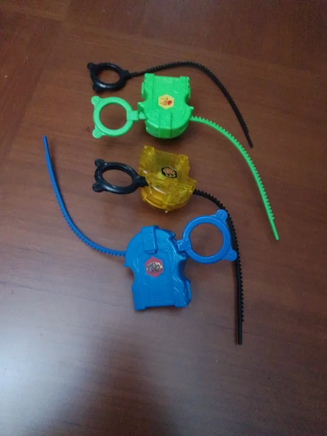 4 Beyblades