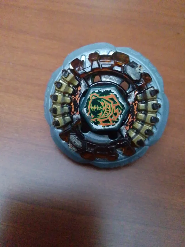 4 Beyblades