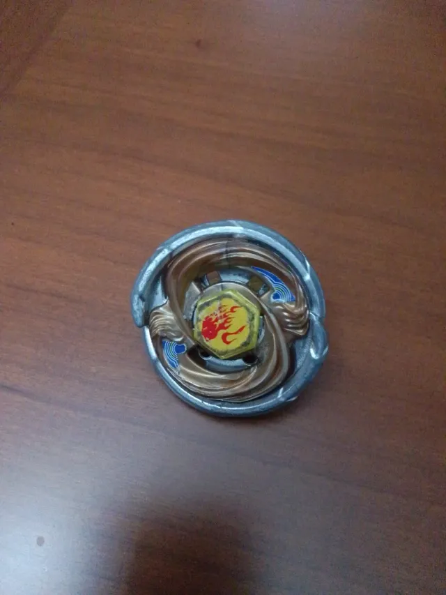 4 Beyblades