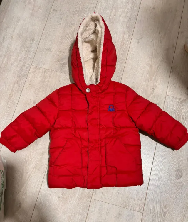 Abrigo Benetton Niño Rojo con Capucha