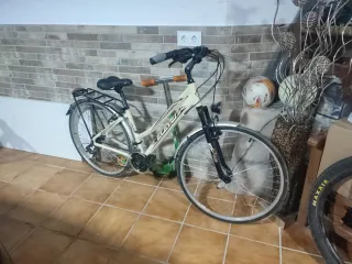 Bicicleta Comfort 700C Sunrace RDM37