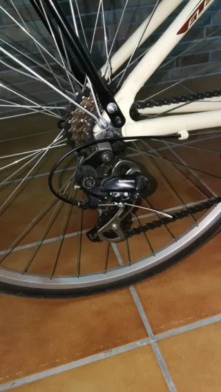 Bicicleta Comfort 700C Sunrace RDM37