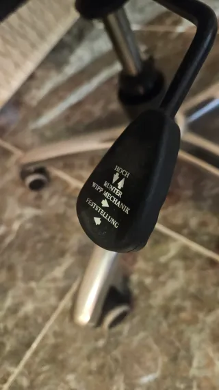 Silla de oficina negra