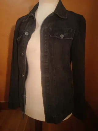 Cazadora vaquera Pull&Bear negra Talla S
