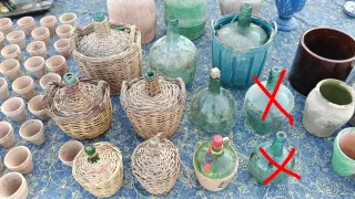 Damas Juanas de cristal y mimbre