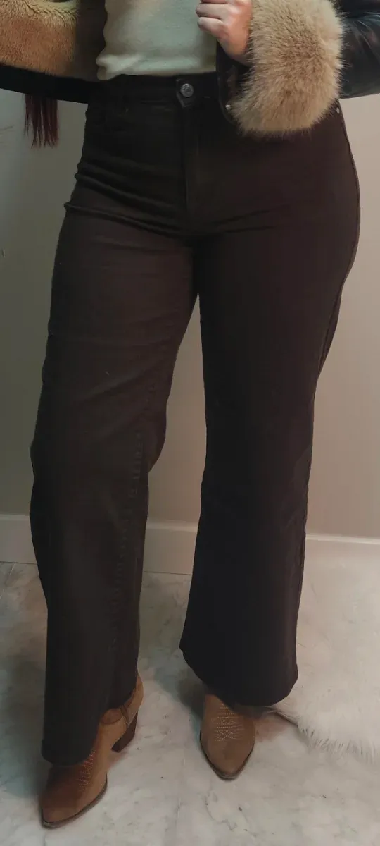 Pantalón vaquero marrón chocolate pierna recta