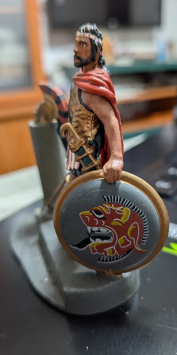 Statuina in piombo di un guerriero greco