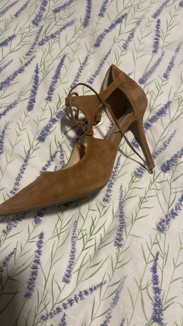 Zapato tacón ante marrón claro