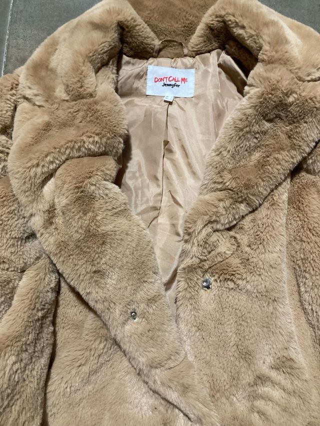 Chaqueta efecto pelo DON'T CALL ME JENNYFER T. L