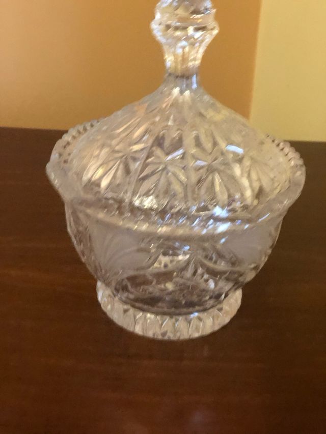 Bombonera de cristal tallado