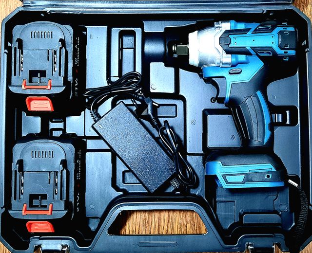 Atornillador de Impacto + Accesorios