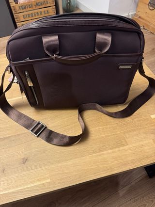 Maletín para portátil marrón