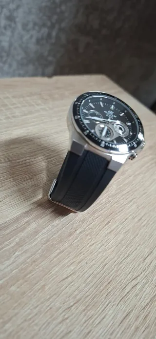 Reloj Casio Edifice Cronógrafo Negro y Plateado