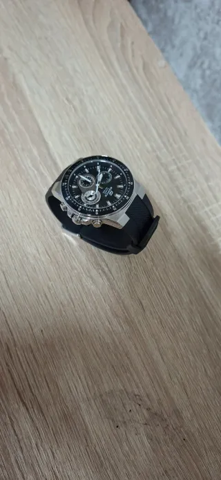 Reloj Casio Edifice Cronógrafo Negro y Plateado