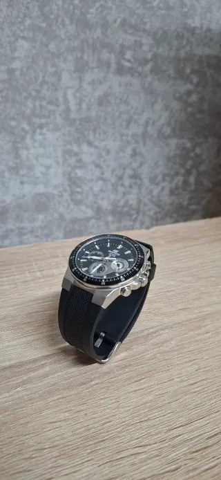 Reloj Casio Edifice Cronógrafo Negro y Plateado
