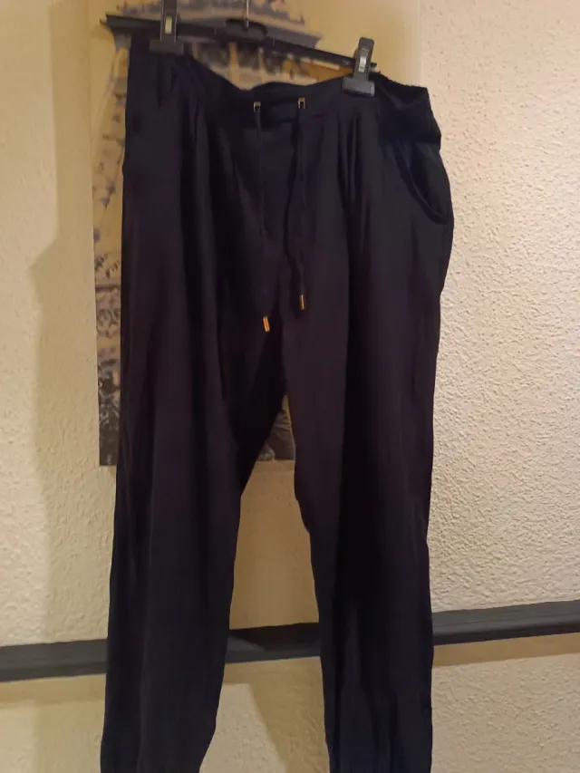 Pantalón negro cómodo