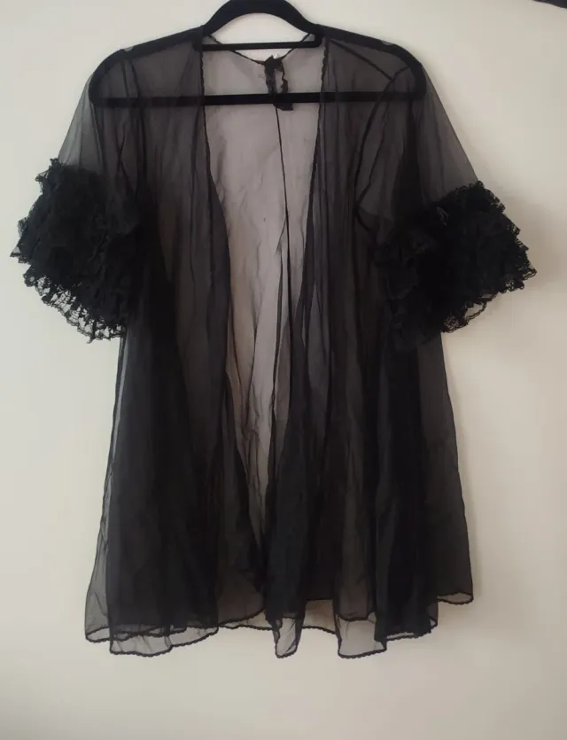 Salto de cama negro transparente con encaje