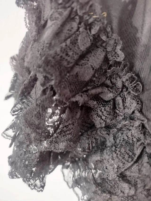 Salto de cama negro transparente con encaje