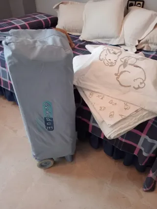 Cuna de viaje con accesorios