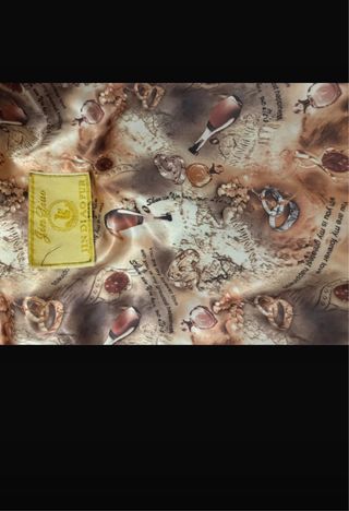 Abrigo de pelo tonos blanco, gris y marrón