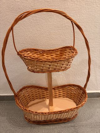 Cesta de mimbre de 2 niveles con asas