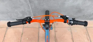 Bicicleta Infantil CUBE 20 Monoplato Azul/Naranja