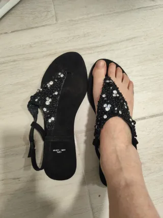 Sandalias negras cuero adornadas Talla 41