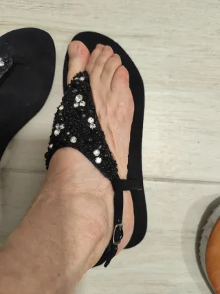 Sandalias negras cuero adornadas Talla 41