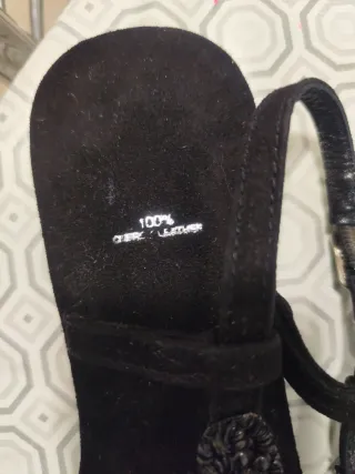 Sandalias negras cuero adornadas Talla 41